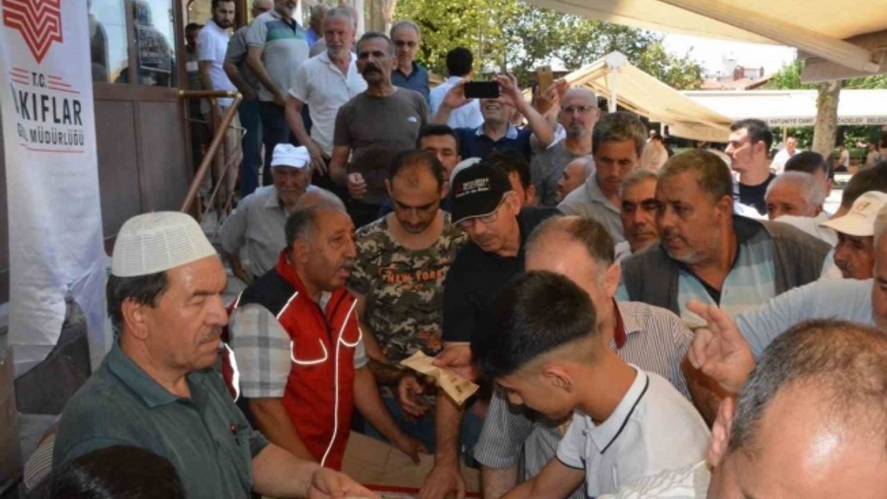 Vakıflar Genel Müdürlüğünden Manisa’da aşure ve kahve ikramı