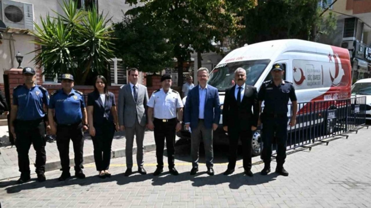 Vali Ünlü, mobil göç aracının çalışmalarını yerinde inceledi