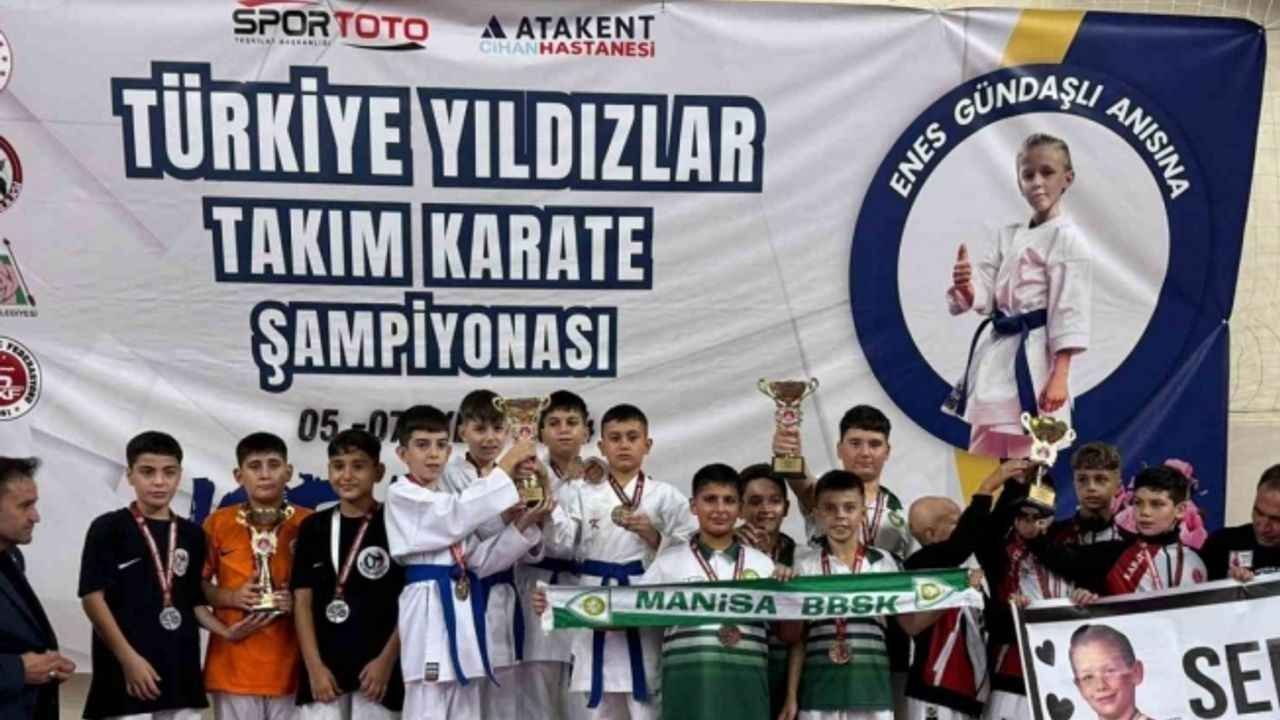 Manisa BBSK Yıldız Erkek Karate takımı Türkiye üçüncüsü