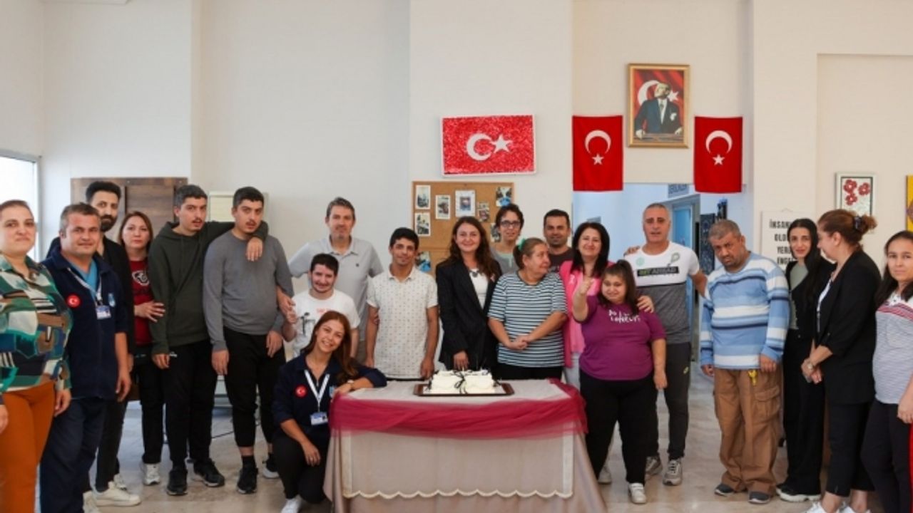 Engelsiz Yaşam Merkezi’nde doğum günü kutlaması