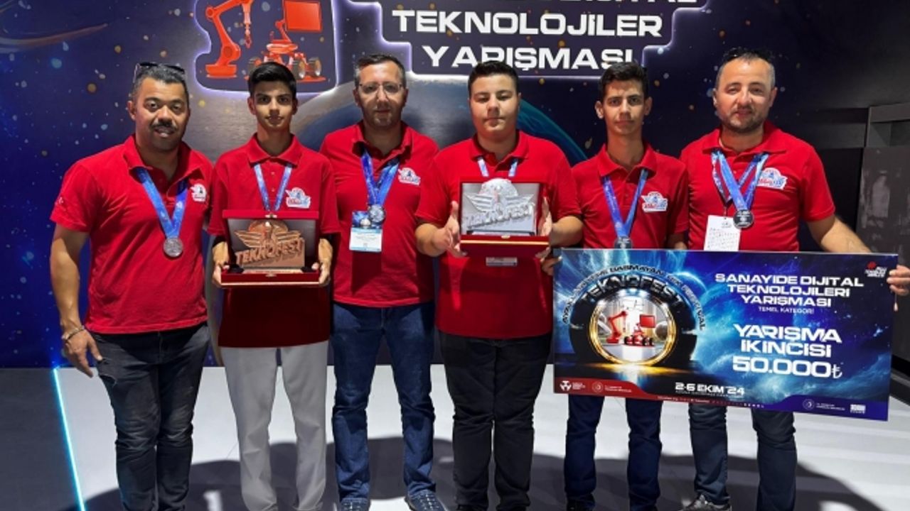 Özel Mostem Lisesi Teknofest’ten çifte ödülle döndü