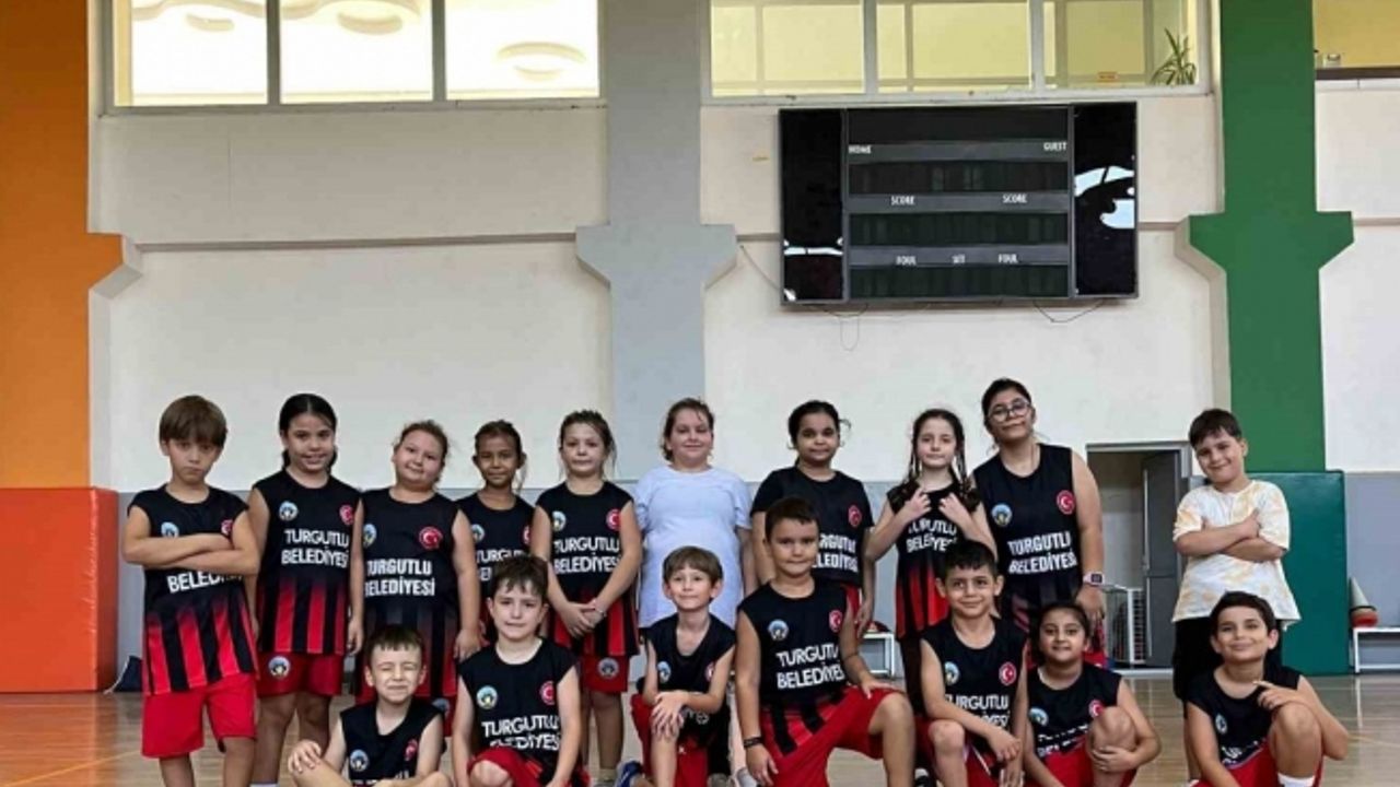 Turgutlu Belediyesinin basketbol kurs kayıtları devam ediyor