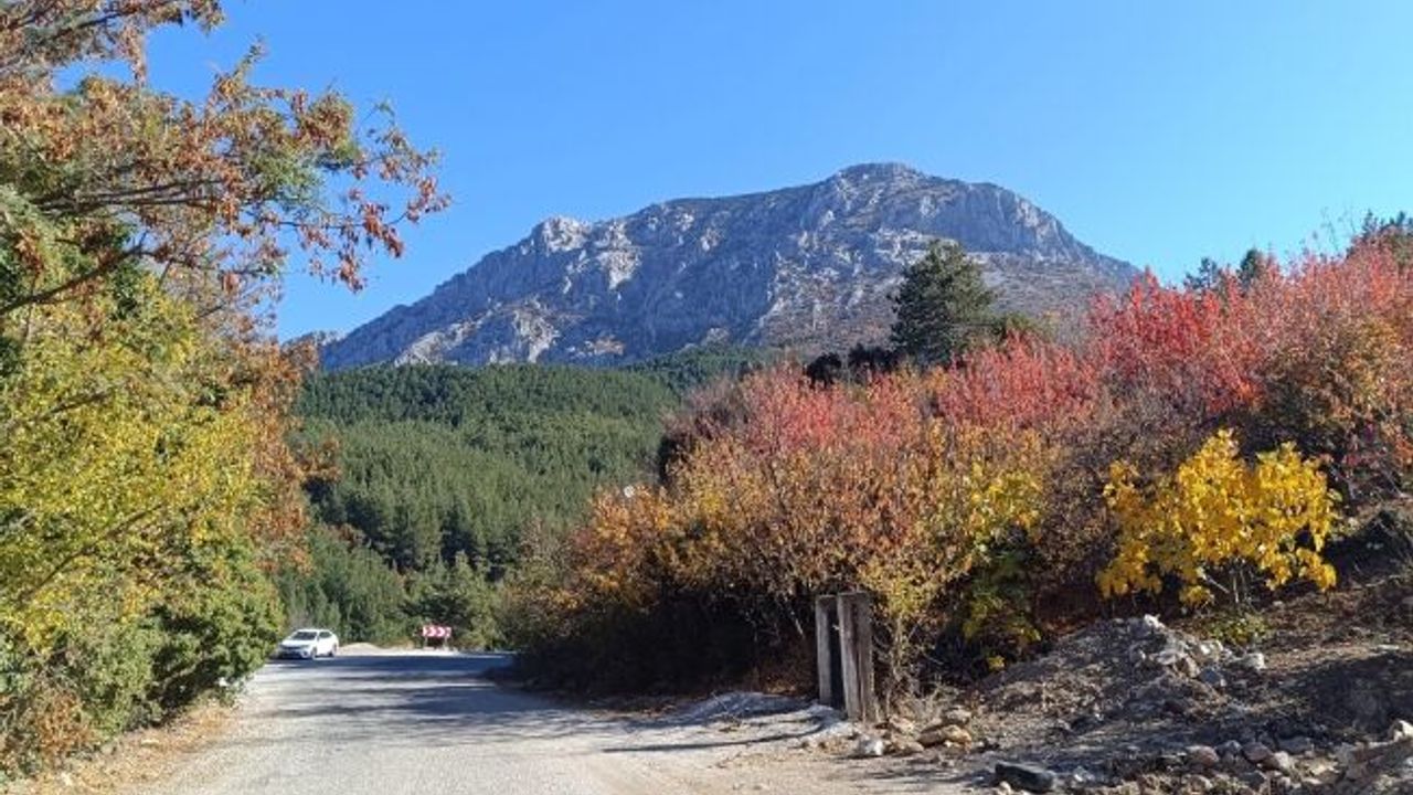 Spil Dağı'ndan sonbahar manzaraları (Drone)