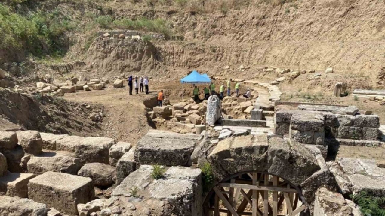 Alaşehir’deki antik tiyatro kazı çalışmaları için protokol imzalandı