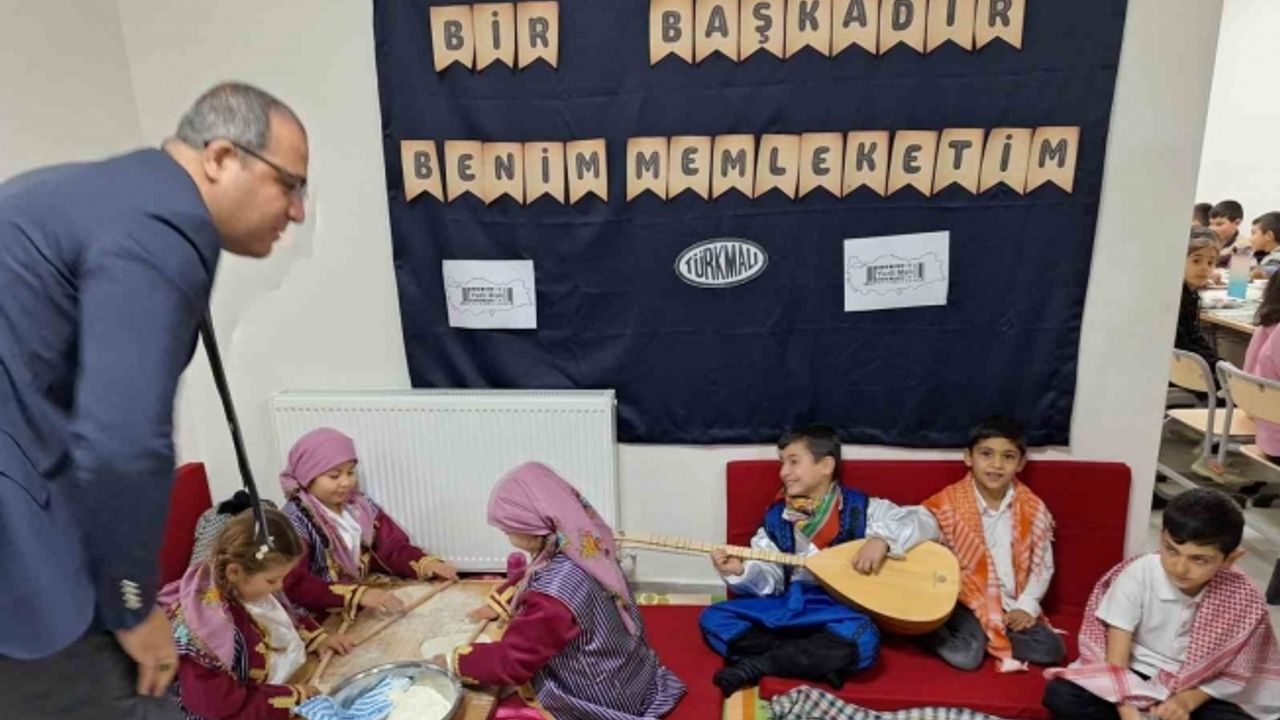 İlkokul öğrencileri geleneklere uygun Yerli Malı Haftası’nı kutladı