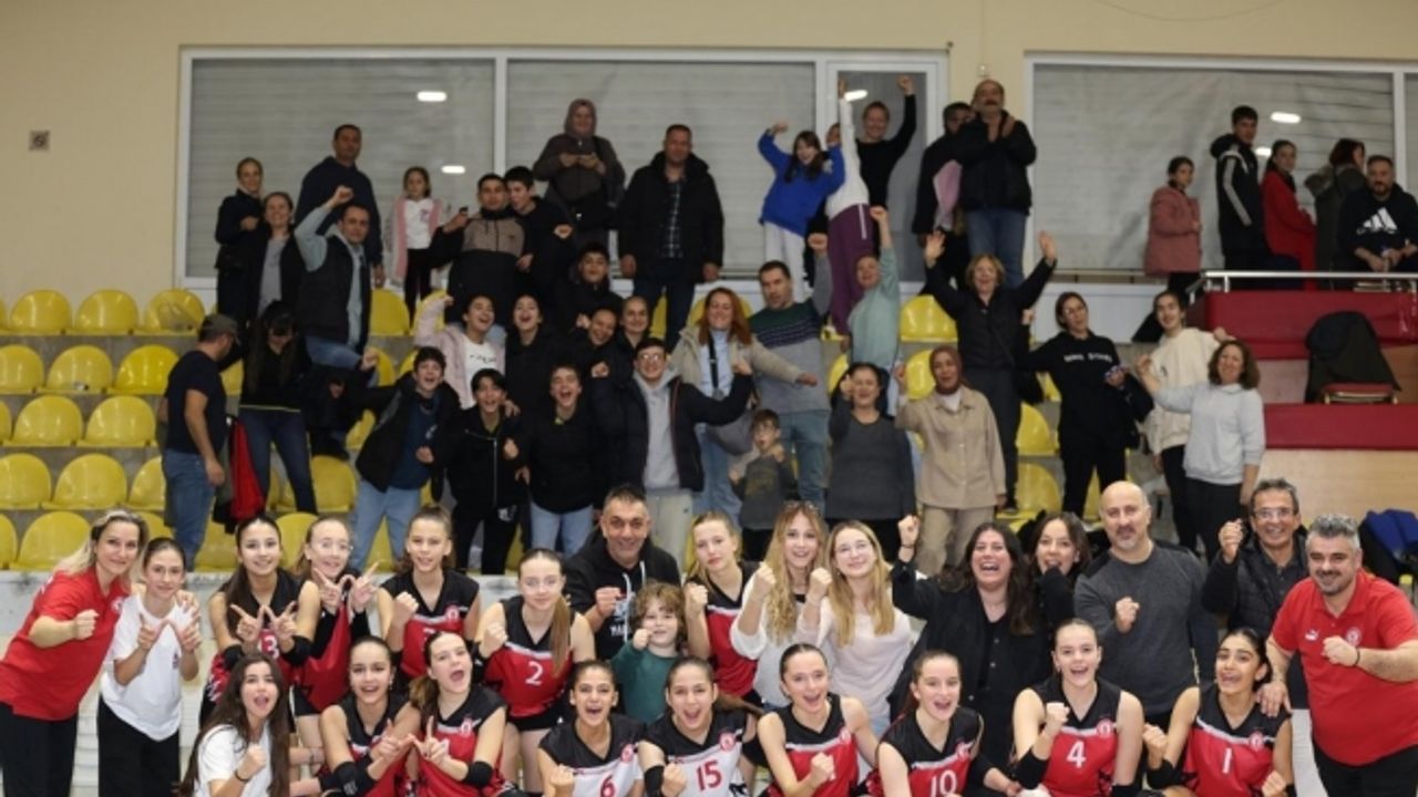 Şehzadeler Belediyesi Küçük Kızlar Voleybol Takımı final grubuna yükseldi