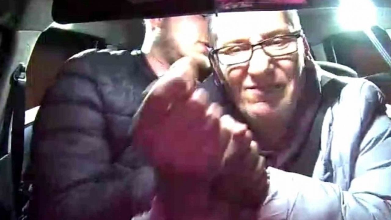 Yolcu olarak bindiği taksiciyi bıçaklayarak gasp etmeye çalıştı