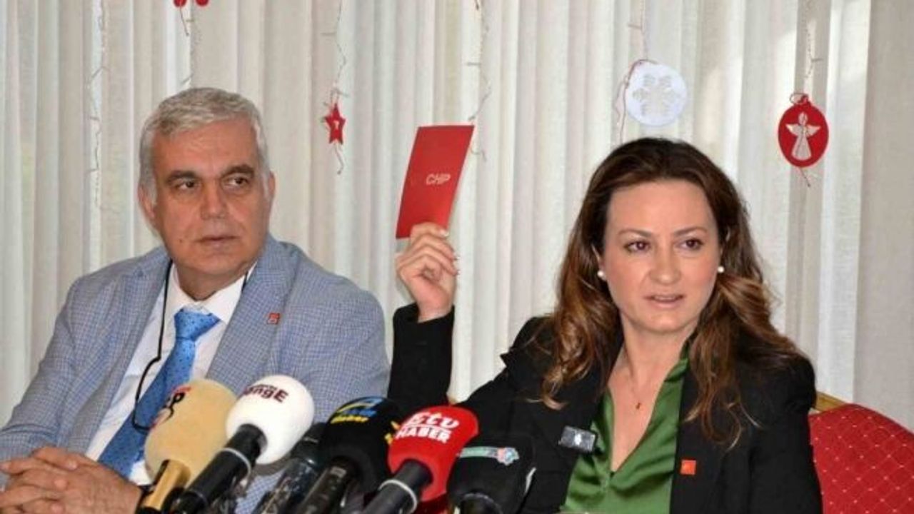 CHP Manisa İl Başkanı Özalper gazetecilerin sorularını yanıtladı