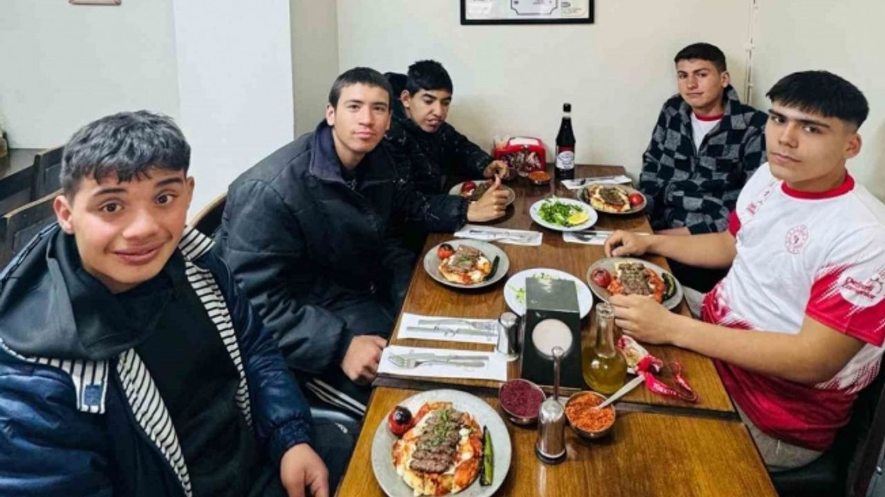 Kulalı özel öğrenciler futsal yarı finallerinde Manisa’yı temsil edecek