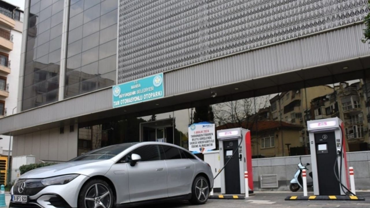 Manisa Büyükşehir Belediyesi ilk elektrikli araç şarj istasyonunu kurdu