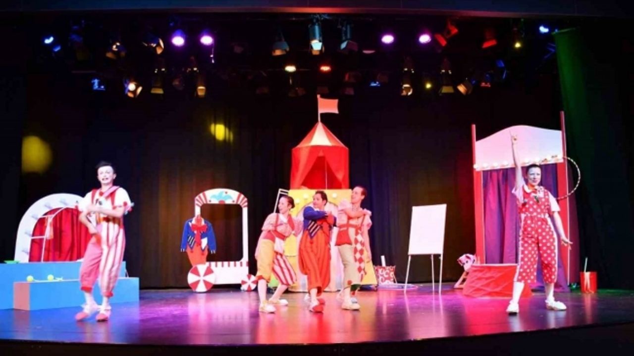 Manisa Büyükşehir Belediyesi Şehir Tiyatroları’ndan çocuklara tiyatro şöleni