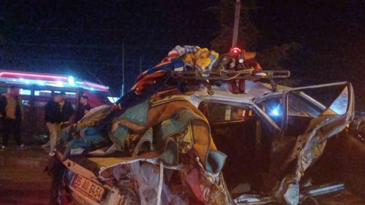 Manisa’da korkunç kaza: Otomobiller hurdaya döndü, 2 ağır, 5 yaralı