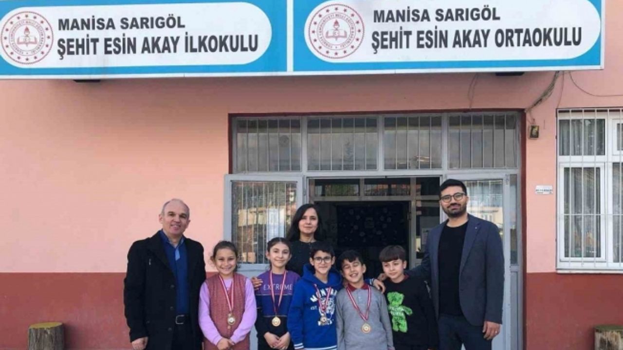 Sarıgöl Şehit Esin Akay İlkokulu zeka oyunlarına damga vurdu