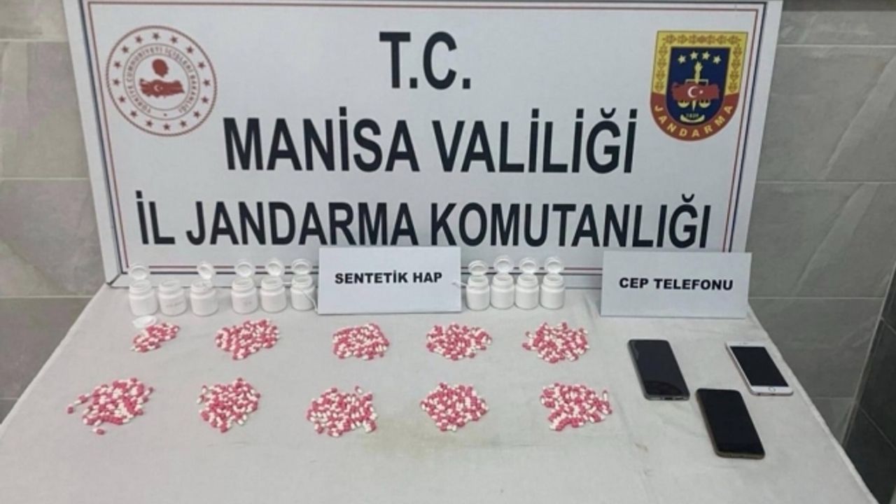 Şüphe üzerine durdurulan araçtan 525 adet uyuşturucu hap çıktı