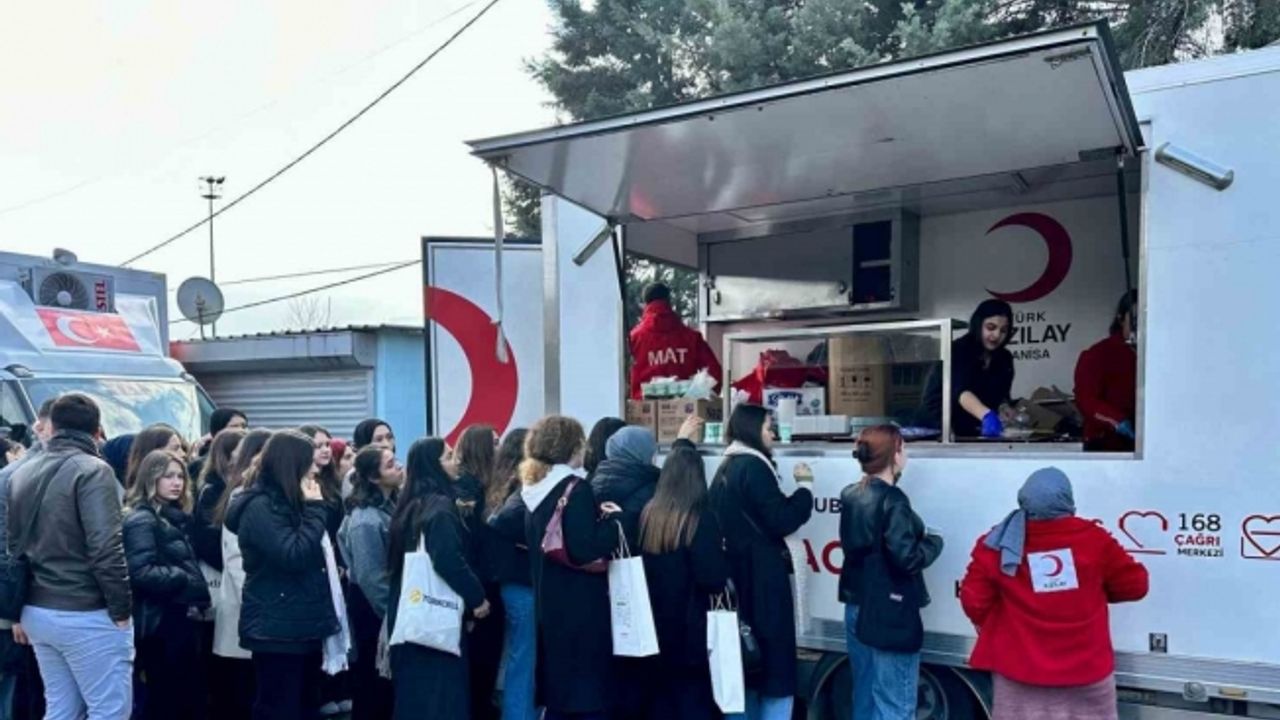 Türk Kızılay Manisa’dan EGEKAF’ta öğrencilere 10 bin kişilik yemek ikramı