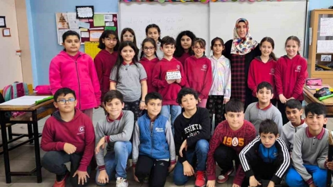 Bayramda yaşıtları gülsün diye ’Askıda kıyafet’ projesi başlattılar