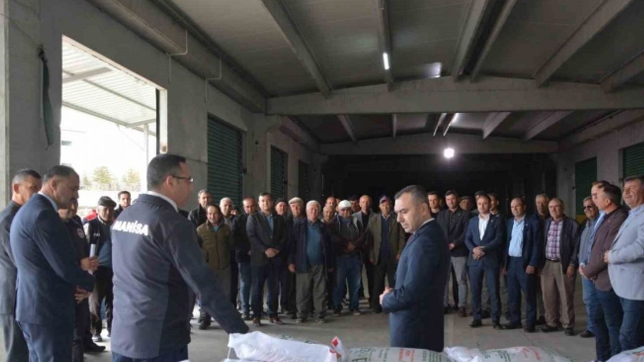 Demirci’de çiftçilere yüzde 75’i hibeli nohut tohumu desteği