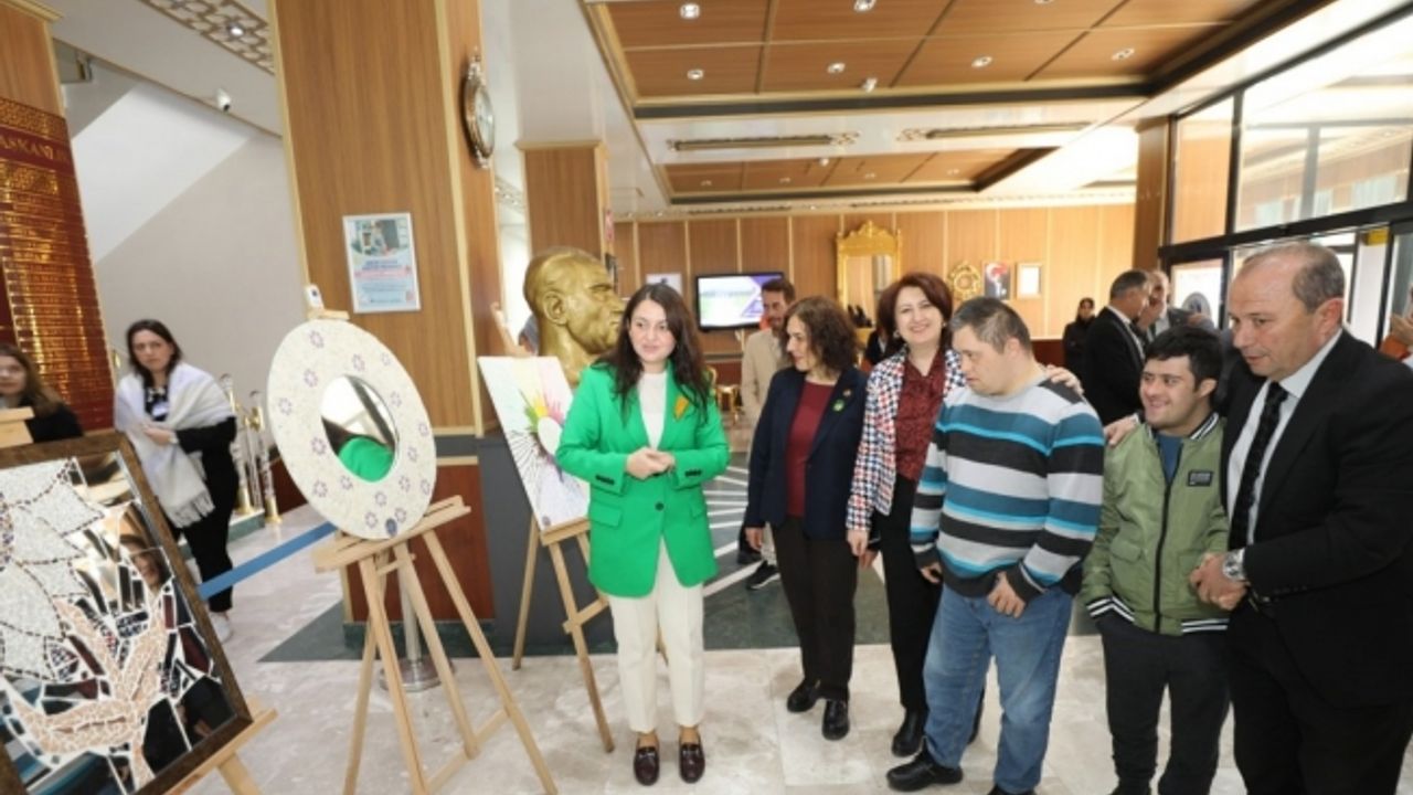 Engelsiz Yaşam Merkezi öğrencilerinden anlamlı sergi