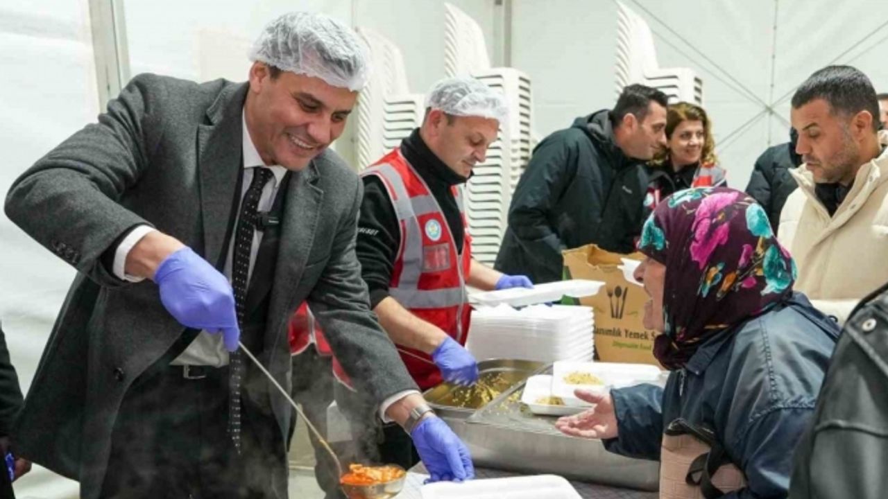 Manisa Büyükşehir Belediyesinden 10 bini aşkın kişiye sıcak yemek desteği