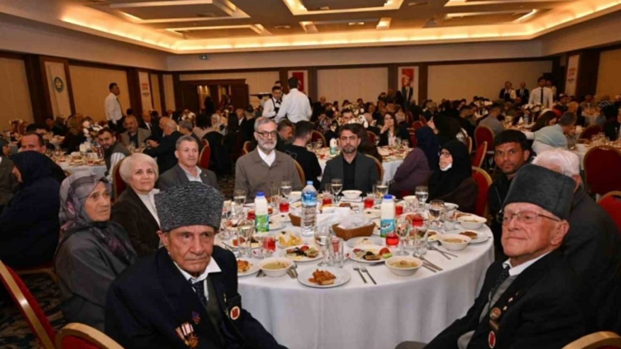 Manisa Büyükşehir son iftarda şehit aileleri ve gazileri ağırladı