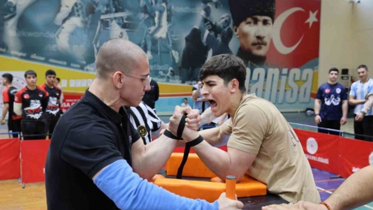 Okul Sporları Bilek Güreşi Türkiye Şampiyonası Manisa’da başladı