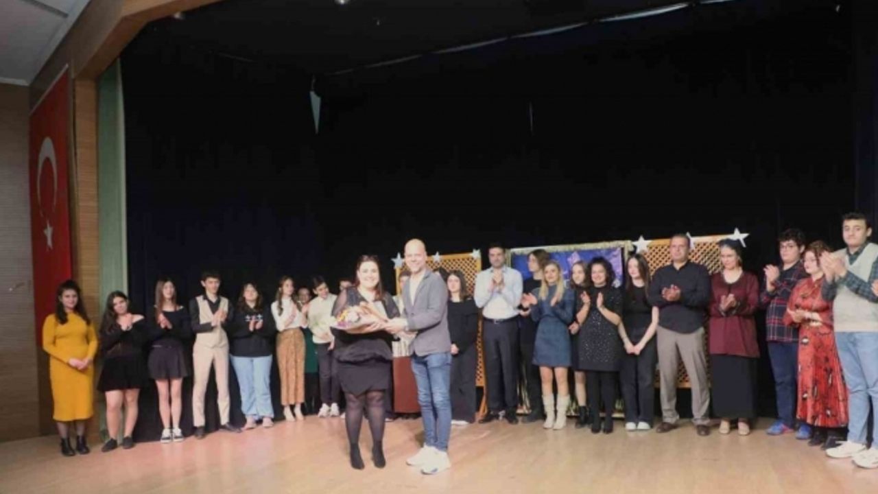 Turgutlu’da sahnelenen ‘Yakından kumanda 2’ yoğun ilgi gördü