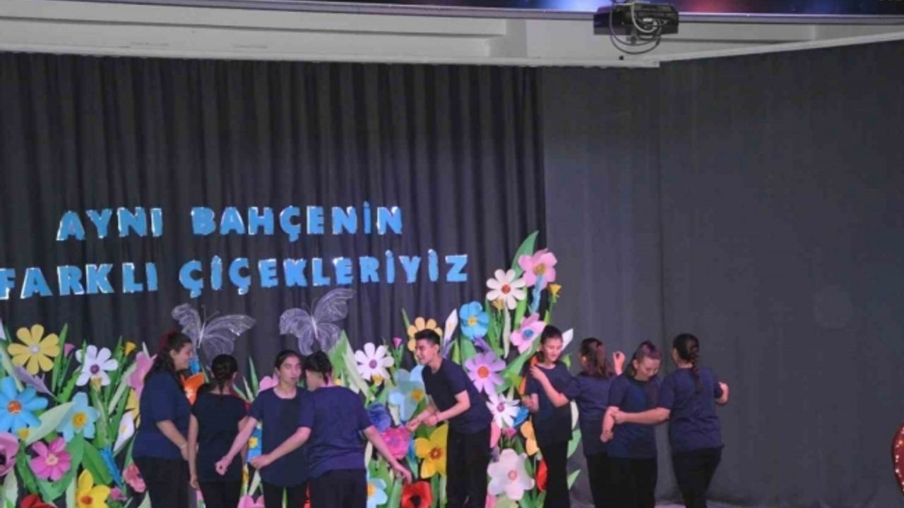 Demirci’de özel eğitim uygulama okulu öğrenciler muhteşem program