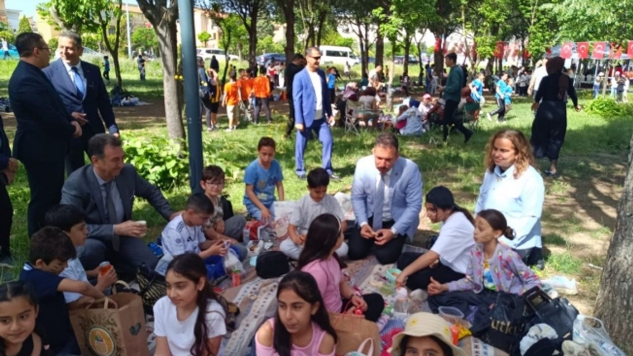 Manisa’da 33 okulun öğrencileri Çocuk Şenliği ve piknikte buluştu
