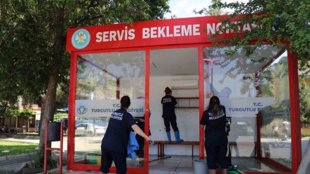 Turgutlu Belediyesi Temizlik İşleri Müdürlüğünden bahar T-temizliği