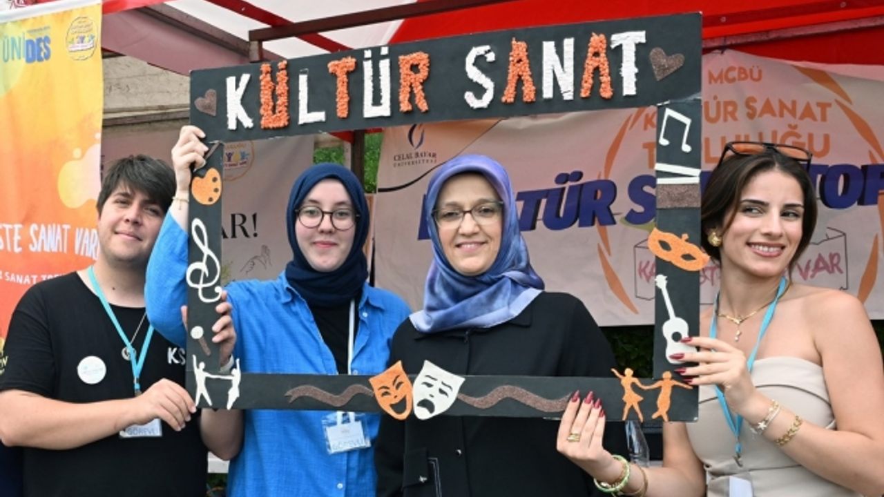 Üniversiteliler Bahar Şenliği ile sınav öncesi moral buldu