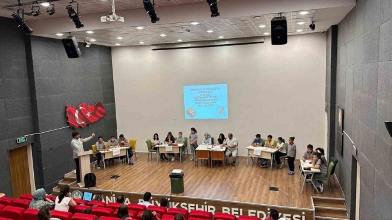 İlkokul ve ortaokullar arası bilgi yarışmalarında büyük heyecan