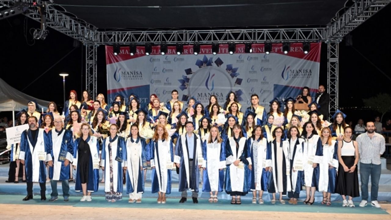 Manisa Celal Bayar Üniversitesi 824 mühendis mezun etti