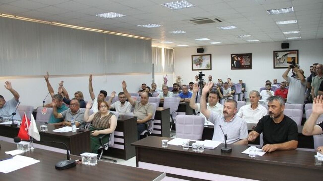 Kula Belediyesinde CHP’li katip üyelerden toplu istifa