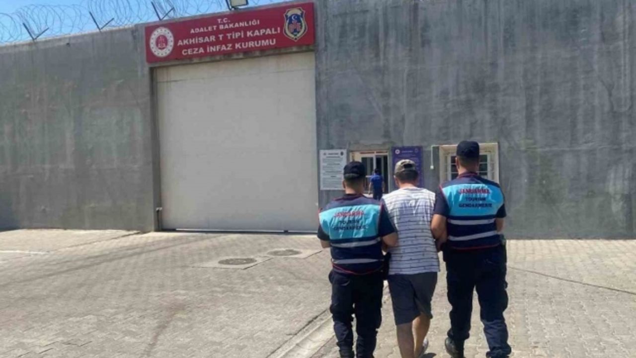 Manisa’da 30 yıl hapis cezasıyla aranan şahıs yakalandı