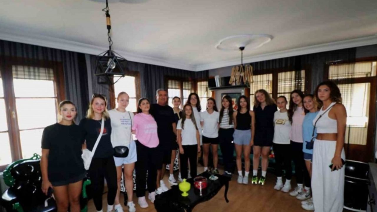 Turgutlu Belediyesi Kadın Voleybol Takımı sezonun ilk kontrolünden geçti