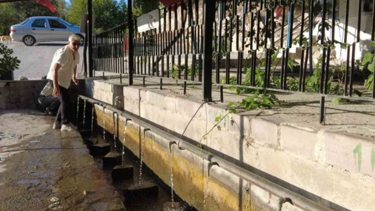 Yaralı Pınar kaynak suyu yıllardır boşa akıyor