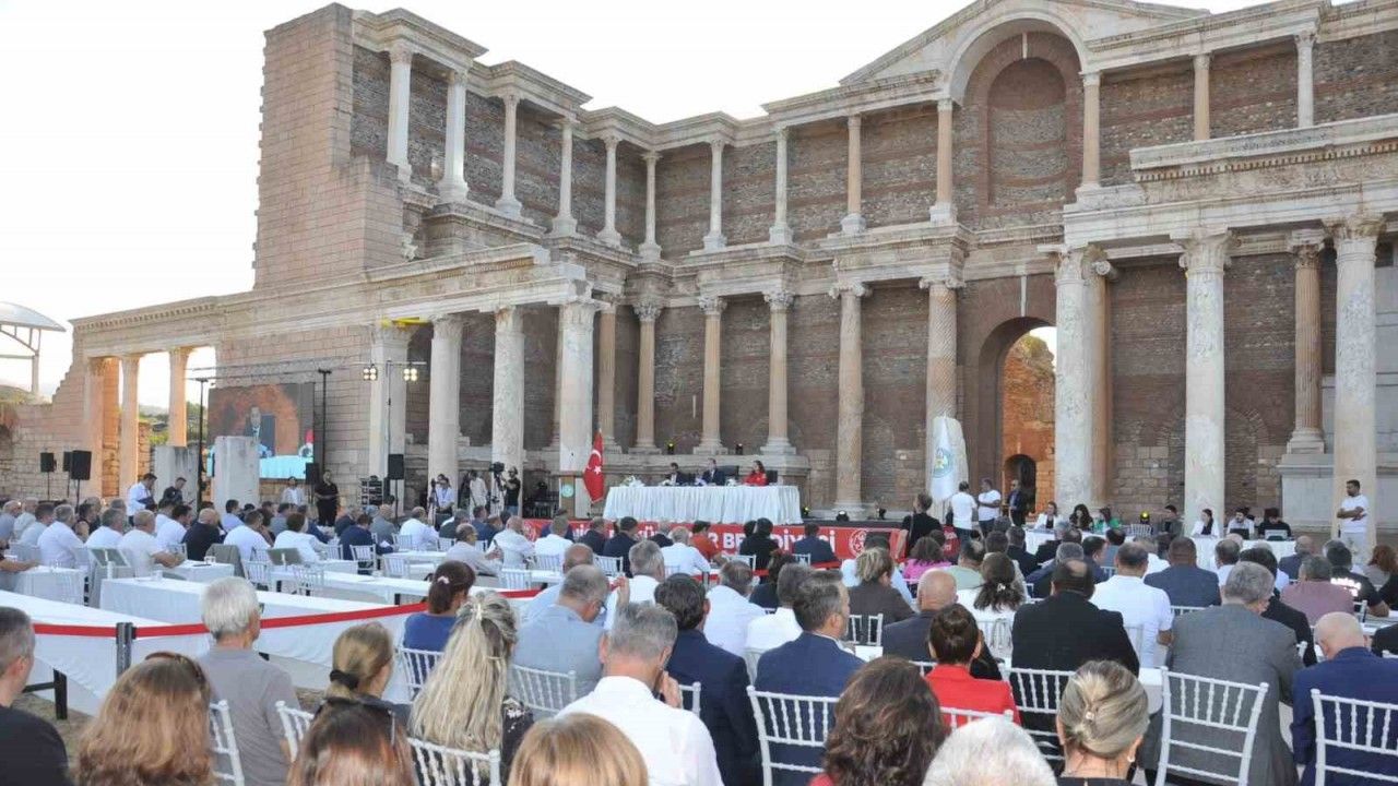 Manisa Büyükşehir Belediye Meclisi tarihi mekanda toplandı - Manisa'da  GÜNDEM