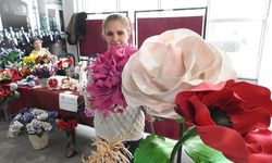 Ev hanımlarına Eva Çiçek yapım kursu veriyor