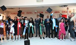 Özel öğrencilerin mezuniyet sevinci