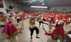 Yılsonu gecesinde yaklaşık 400 kişi gösterisi sundu