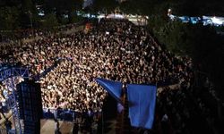 Demirci Kurtuluş Festivali’nde Merve Özbey sahne aldı