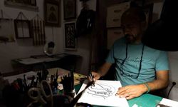 Kendisine terapi olan kaligrafiyi gelecek nesillere aktarıyor