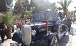 Atatürk’ün makam aracının aynısı Turgutlu’da ilgi odağı oldu