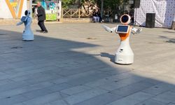 Zeybek oynayan robotlar Bilim Şenliği’nde ilgi topladı