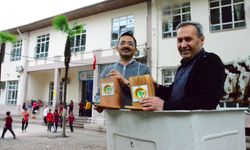 Asırlık ağaçlara kuş yuvaları yerleştirdiler