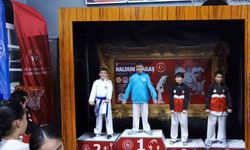 Alaşehirli karateciler Denizli’den madalyalarla döndü