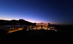 (Güncellendi) Paranın ilk basıldığı Sardes Antik Kenti artık gece de parlıyor