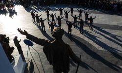 Manisa’da 100 öğretmen "Eğitim Yüzyılı" kapsamında halk dansı gösterisi sundu