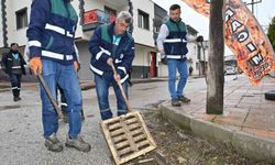 Manisa'da ekipler yağışa karşı sahada