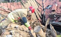 Manisa'da kerpiç ev çöktü: 1 yaralı